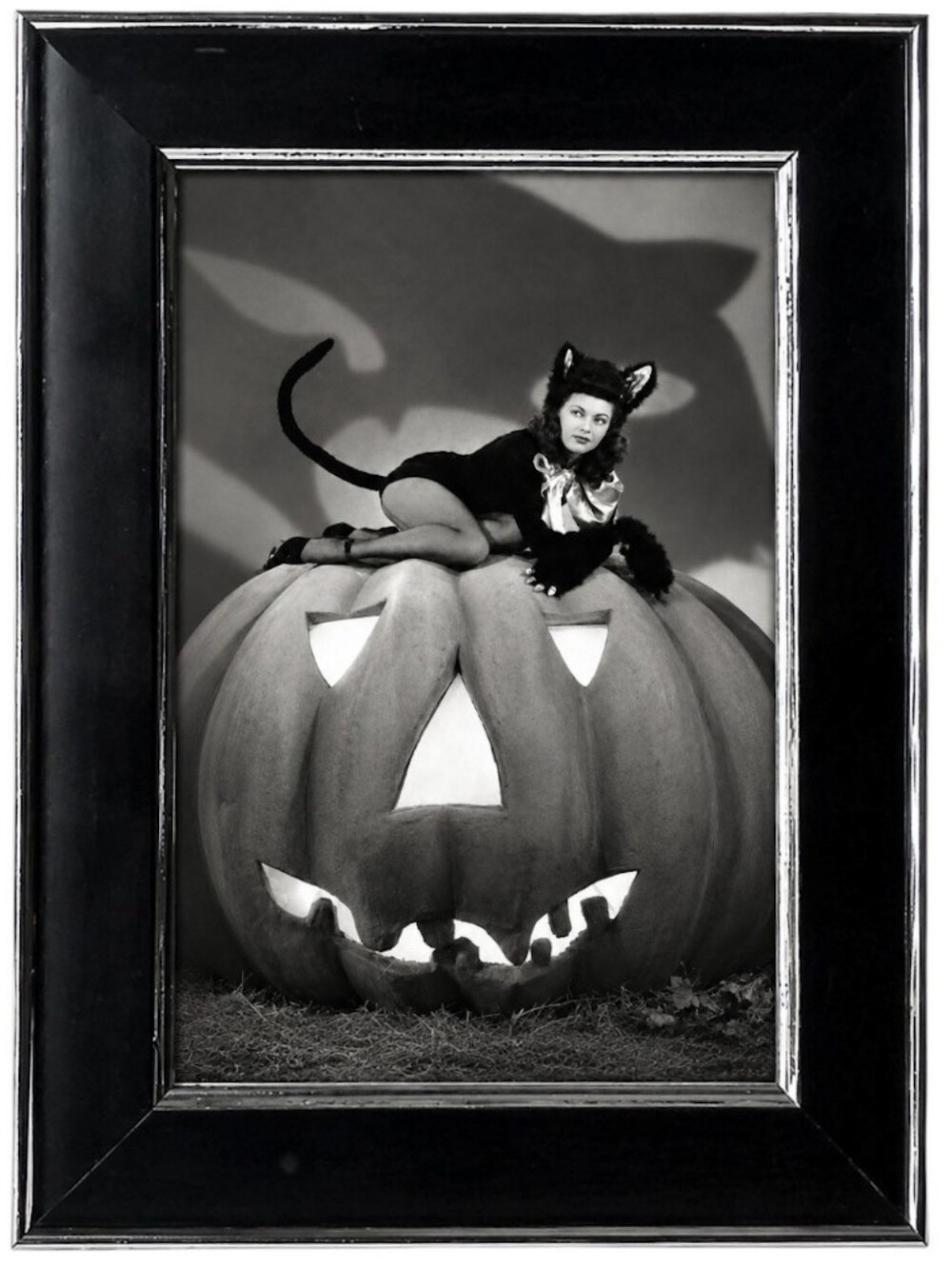 Beautiful woman girl in cat Halloween costume vintage retro pin-up 40s fifties